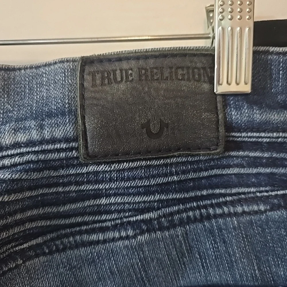 True Religion Geno Relaxed Slim Moto Mens‎ Distressed Blue Jean Shorts Size 32